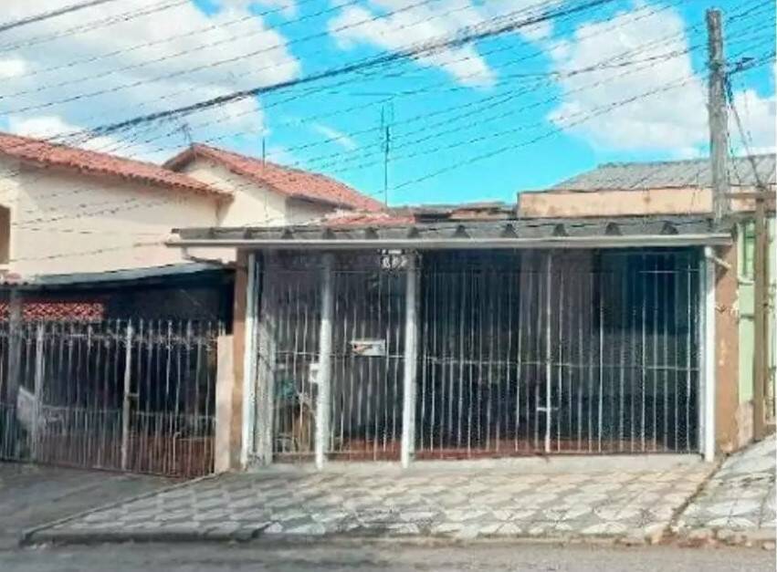 Casa à venda com 3 quartos, 136m² - Foto 1