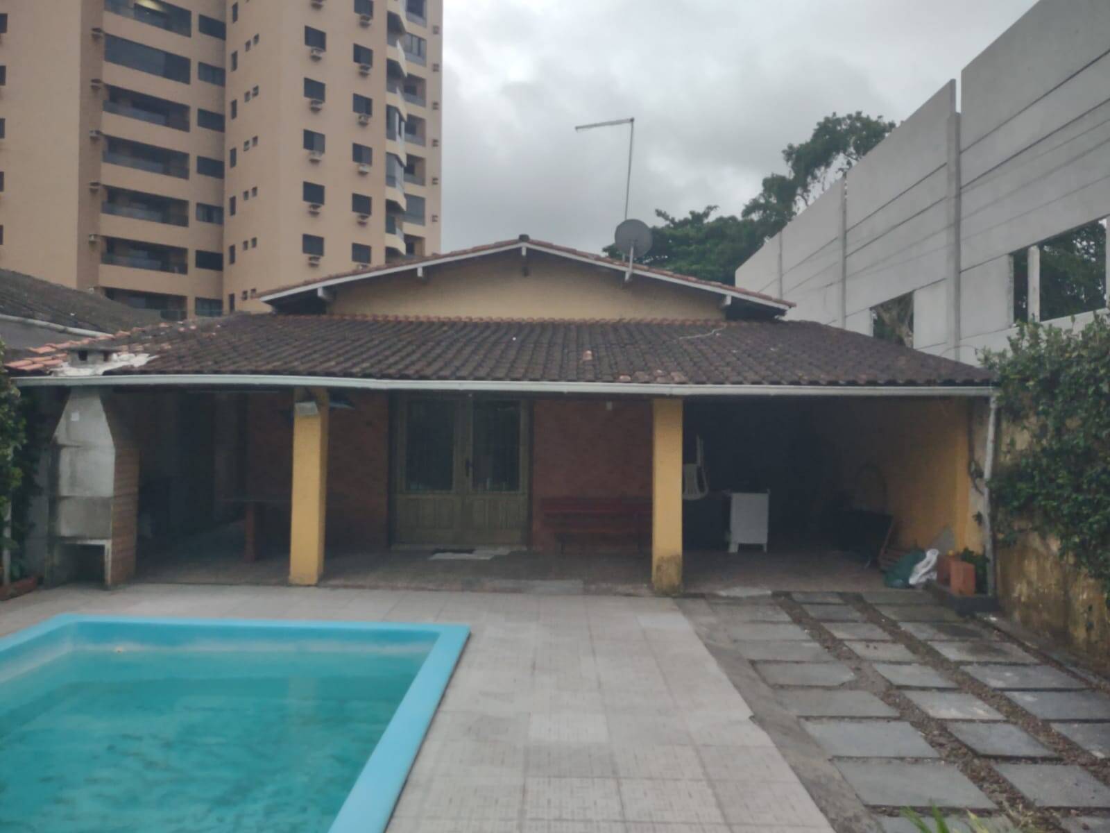 Casa à venda e aluguel com 4 quartos, 210m² - Foto 2