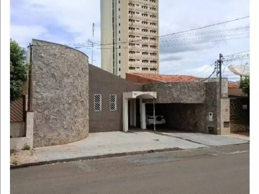 Casa à venda com 4 quartos, 245m² - Foto 1