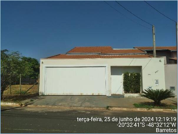 Casa à venda com 2 quartos, 70m² - Foto 1