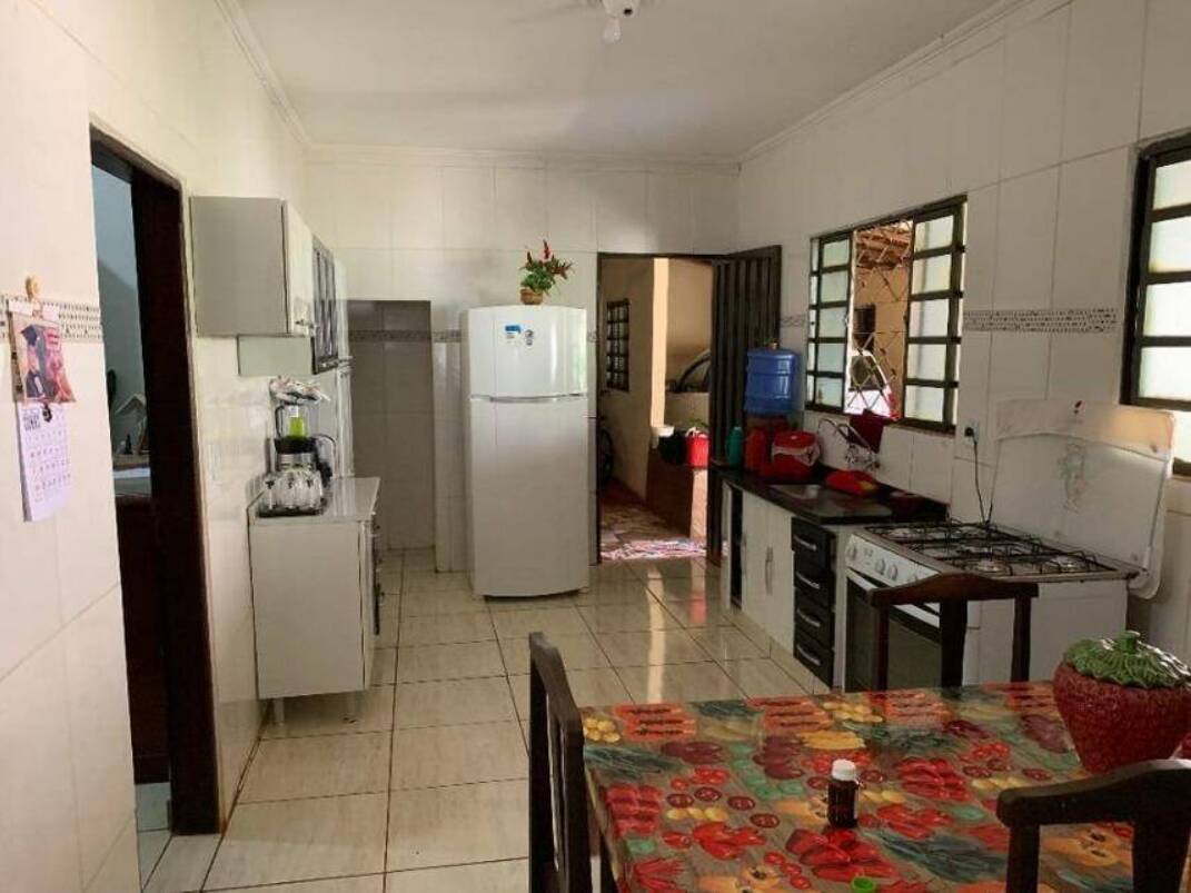 Casa à venda com 3 quartos, 82m² - Foto 2