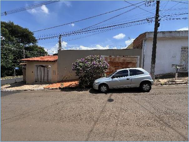 Casa à venda com 3 quartos, 101m² - Foto 1