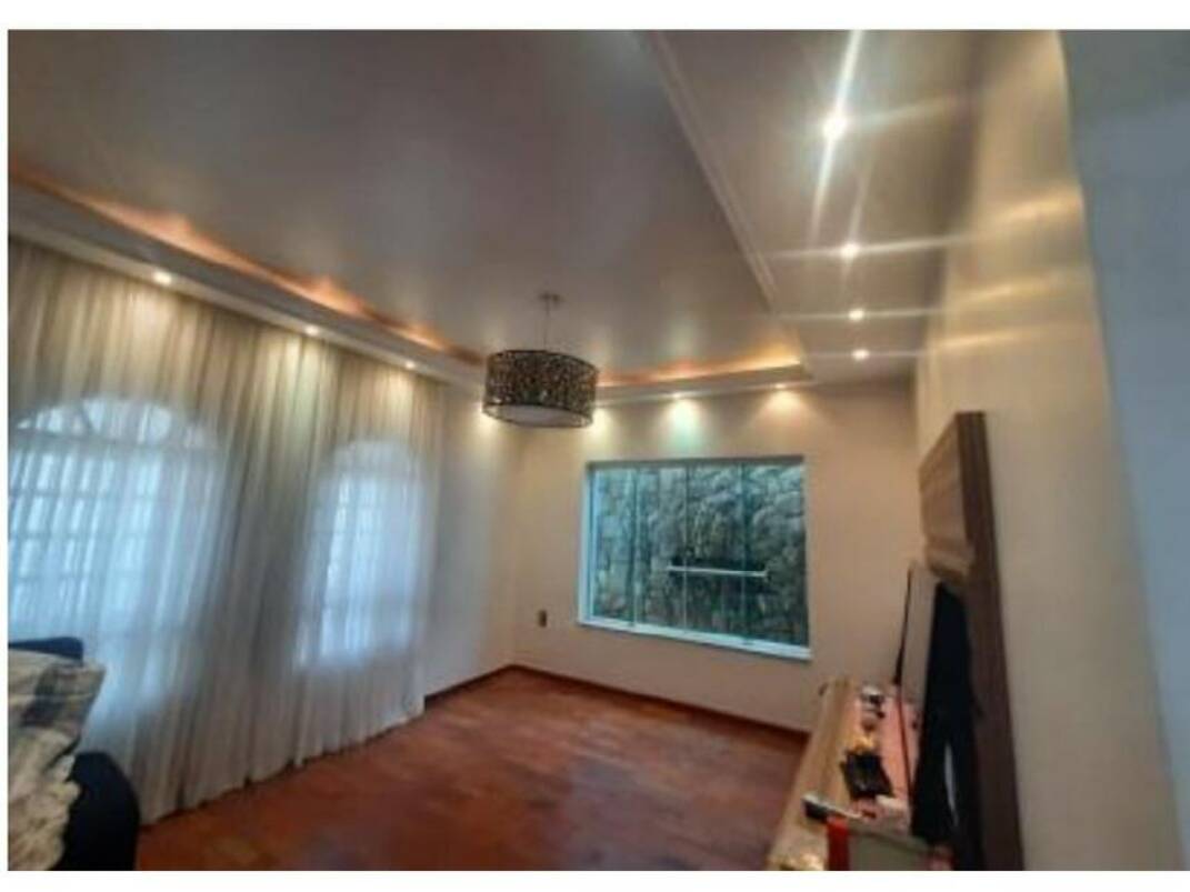 Casa à venda com 2 quartos, 151m² - Foto 2